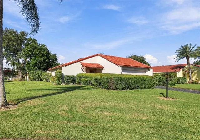 Photo 1 of Condo for sale at 7232 Las Casas Dr #7232, Sarasota, FL 34243 | MLS# A4704905 | Listing updated on 2026-10-29