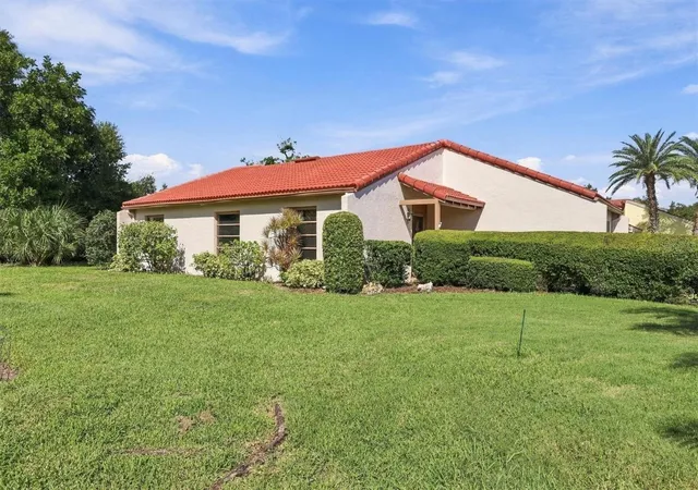 Photo 2 of Condo for sale at 7232 Las Casas Dr #7232, Sarasota, FL 34243 | MLS# A4704905 | Listing updated on 2026-10-29