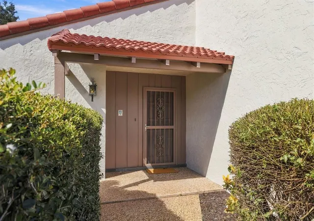 Photo 3 of Condo for sale at 7232 Las Casas Dr #7232, Sarasota, FL 34243 | MLS# A4704905 | Listing updated on 2026-10-29