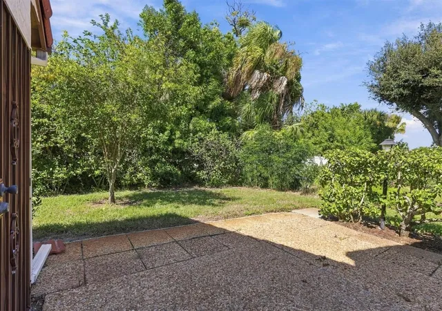 Photo 4 of Condo for sale at 7232 Las Casas Dr #7232, Sarasota, FL 34243 | MLS# A4704905 | Listing updated on 2026-10-29