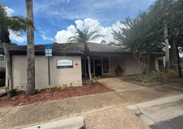 Photo 3 of Sale Pending at 3020 Antique Oaks Cir #129, Winter Park, FL 32792 | MLS# O6438679 | Listing updated on 2026-09-28