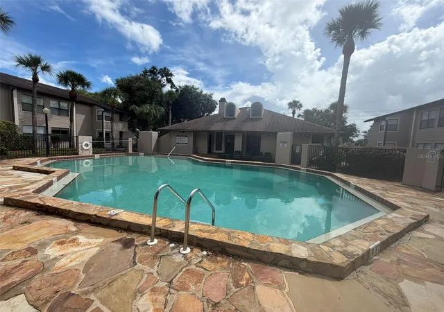Photo 3 of Sale Pending at 3020 Antique Oaks Cir #129, Winter Park, FL 32792 | MLS# O6438679 | Listing updated on 2026-09-28