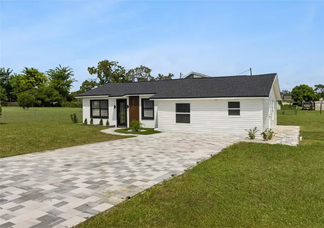 Photo 2 of Single family home for sale at 2555 Maple Ave, Lake Wales, FL 33898 | MLS# O6438682 | Listing updated on 2026-10-09