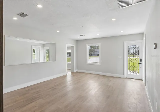 Photo 3 of Single family home for sale at 2555 Maple Ave, Lake Wales, FL 33898 | MLS# O6438682 | Listing updated on 2026-10-09