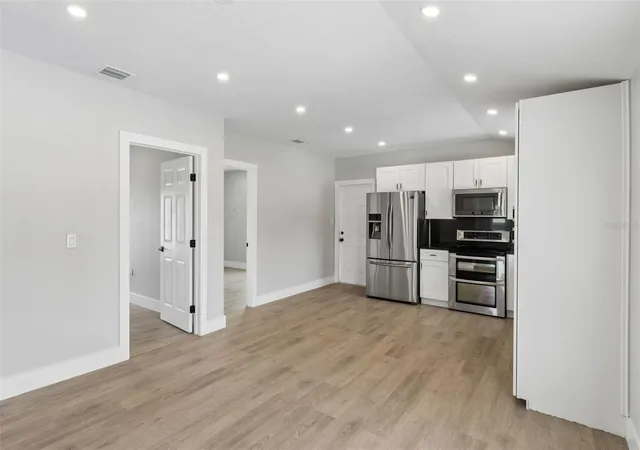 Photo 4 of Single family home for sale at 2555 Maple Ave, Lake Wales, FL 33898 | MLS# O6438682 | Listing updated on 2026-10-09