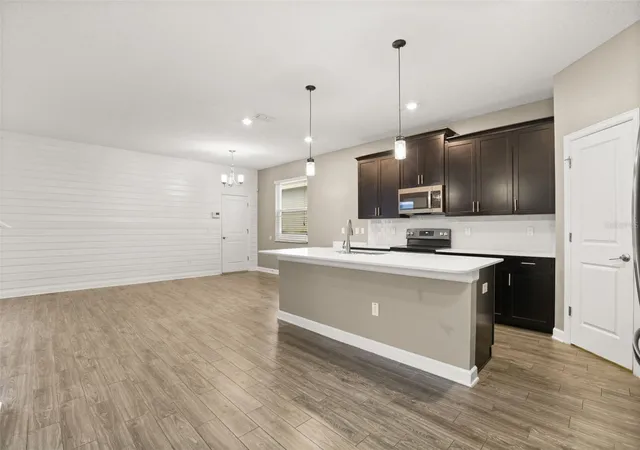 Photo 2 of Single family home for sale at 7608 Summerlake Groves St, Winter Garden, FL 34787 | MLS# O6438685 | Listing updated on 2026-09-04