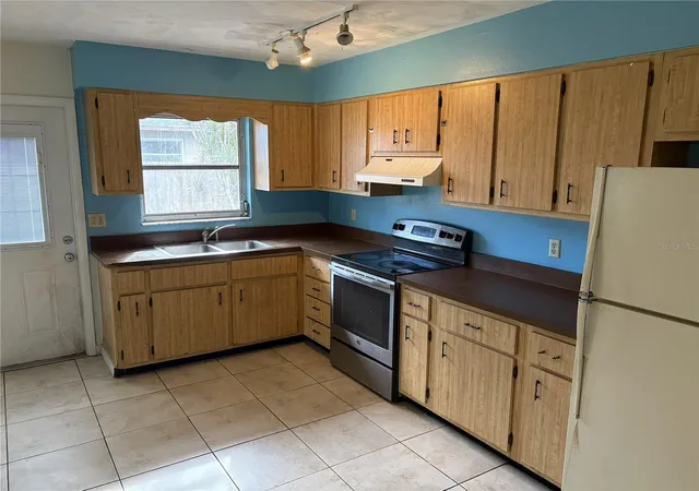 Listing Photo 5 - Condo for sale in building located at 2204 54th Ave Dr W, BRADENTON, FL 34207