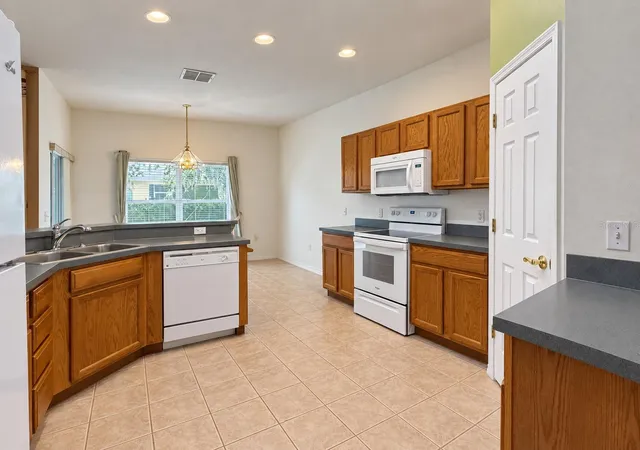 Photo 4 of Single family home for sale at 219 Knoll Wood Dr, Kissimmee, FL 34759 | MLS# S5156833 | Listing updated on 2026-10-03