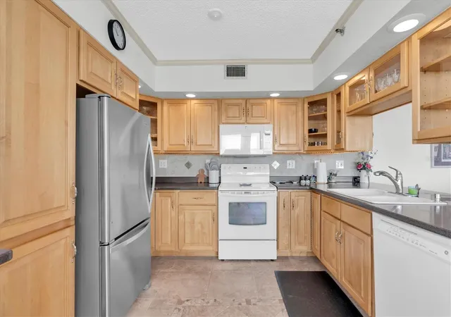 Photo 3 of Condo for sale at 6287 Bahia Del Mar Cir #602, Saint Petersburg, FL 33715 | MLS# TB8545013 | Listing updated on 2026-10-22