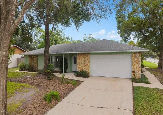 Photo 2 of Single family home for sale at 101 Suffolk Ct, Longwood, FL 32779 | MLS# O6438695 | Listing updated on 2026-09-14