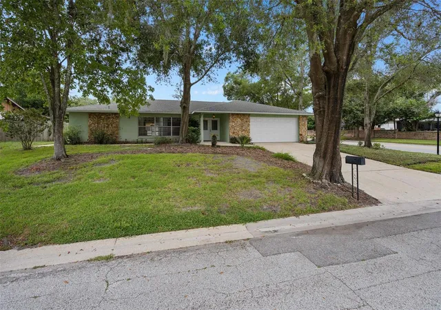 Photo 3 of Single family home for sale at 101 Suffolk Ct, Longwood, FL 32779 | MLS# O6438695 | Listing updated on 2026-09-14