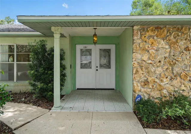 Photo 3 of Single family home for sale at 101 Suffolk Ct, Longwood, FL 32779 | MLS# O6438695 | Listing updated on 2026-09-14