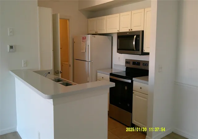 Photo 3 of Condo for sale at 5548 Metrowest Blvd #306, Orlando, FL 32811 | MLS# S5156836 | Listing updated on 2026-09-20