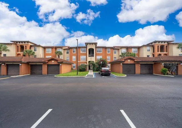 Photo 3 of Condo for sale at 5548 Metrowest Blvd #306, Orlando, FL 32811 | MLS# S5156836 | Listing updated on 2026-10-12