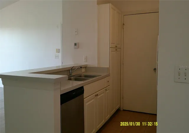 Photo 3 of Condo for sale at 5548 Metrowest Blvd #306, Orlando, FL 32811 | MLS# S5156836 | Listing updated on 2026-09-20