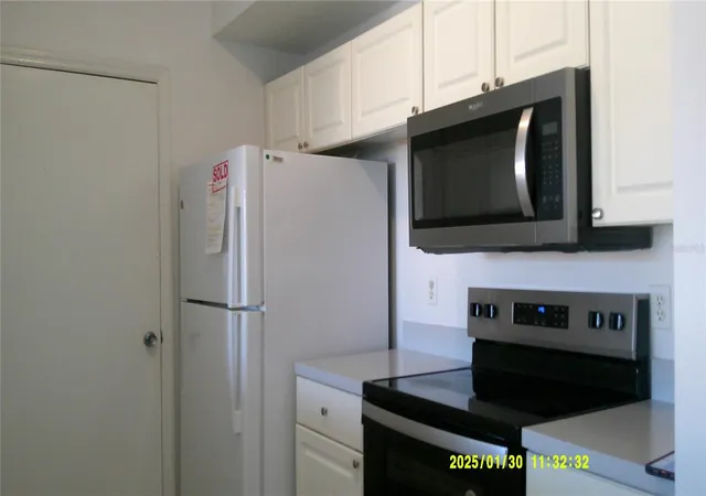 Photo 4 of Condo for sale at 5548 Metrowest Blvd #306, Orlando, FL 32811 | MLS# S5156836 | Listing updated on 2026-09-20