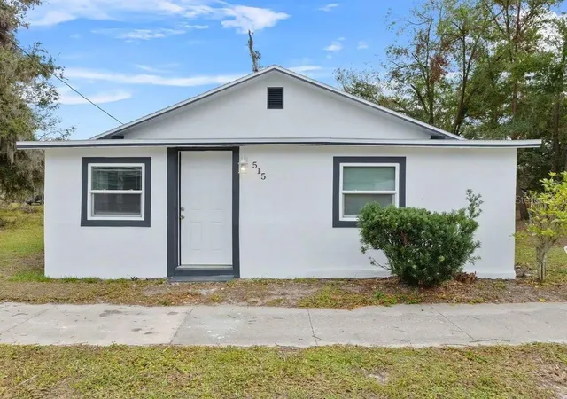 Photo 1 of Single family home for sale at 515 S Charleston Ave, Fort Meade, FL 33841 | MLS# L4964778 | Listing updated on 2026-10-05