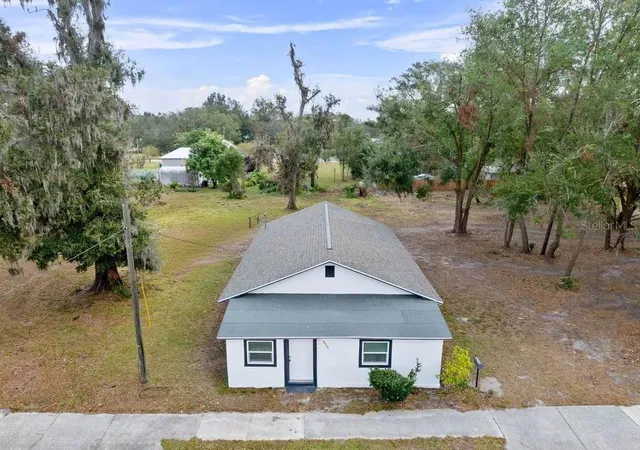 Photo 2 of Single family home for sale at 515 S Charleston Ave, Fort Meade, FL 33841 | MLS# L4964778 | Listing updated on 2026-10-05