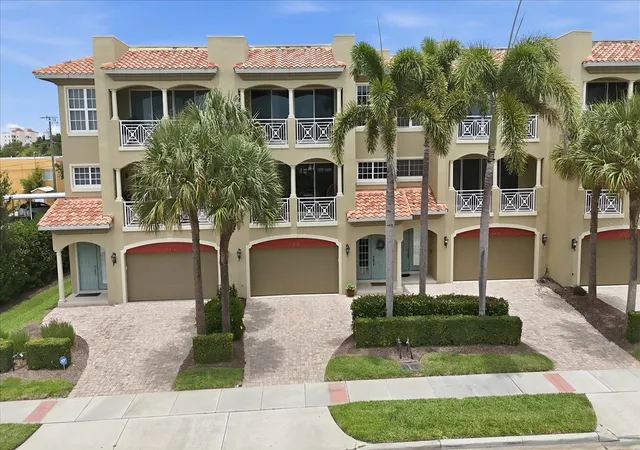 Photo 1 of Townhouse for sale at 712 Granada Ave #2, Venice, FL 34285 | MLS# A4704912 | Listing updated on 2026-10-10