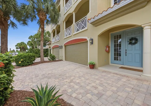 Photo 2 of Townhouse for sale at 712 Granada Ave #2, Venice, FL 34285 | MLS# A4704912 | Listing updated on 2026-10-10