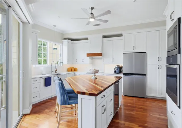 Photo 3 of Townhouse for sale at 712 Granada Ave #2, Venice, FL 34285 | MLS# A4704912 | Listing updated on 2026-10-22