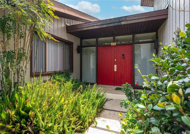 Photo 2 of Townhouse for sale at 20 Nottingham Way, Haines City, FL 33844 | MLS# S5156847 | Listing updated on 2026-09-26