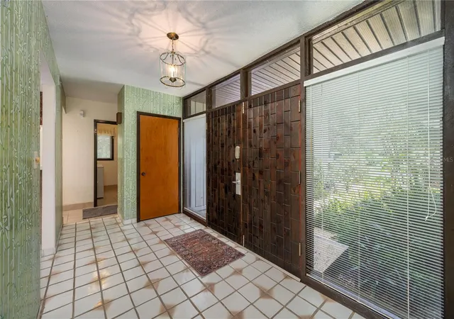 Photo 3 of Townhouse for sale at 20 Nottingham Way, Haines City, FL 33844 | MLS# S5156847 | Listing updated on 2026-09-26