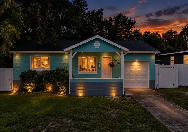 Photo 2 of Sale Pending at 856 Berkshire Rd, Daytona Beach, FL 32117 | MLS# FC321187 | Listing updated on 2026-09-24