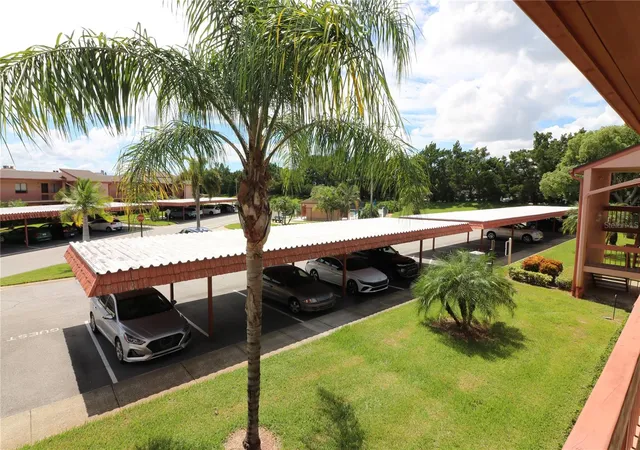 Photo 3 of Condo for sale at 105 Lakeside Ct #ELW VI UNIT 5, Oldsmar, FL 34677 | MLS# TB8545064 | Listing updated on 2026-09-07