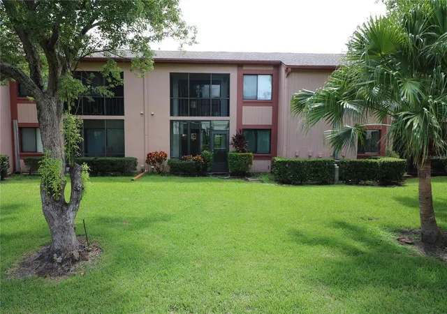Listing Photo 4 - Condo for sale in building located at 105 Lakeside Ct, Oldsmar, FL 34677 - Unit #ELW VI UNIT 5