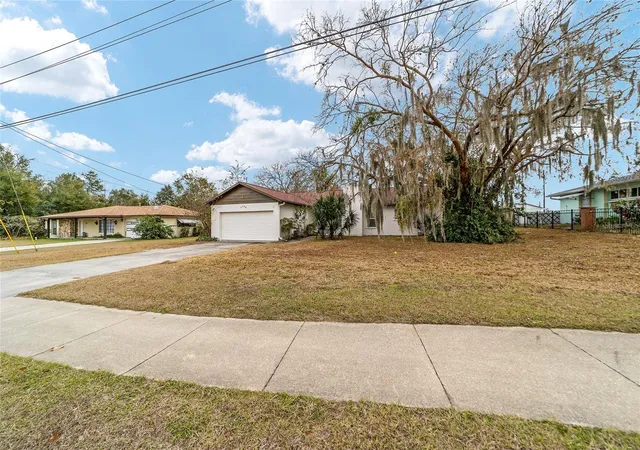 Photo 3 of Single family home for sale at 3720 SE 24th Street, Ocala, FL 34471 | MLS# OM731608 | Listing updated on 2026-09-17