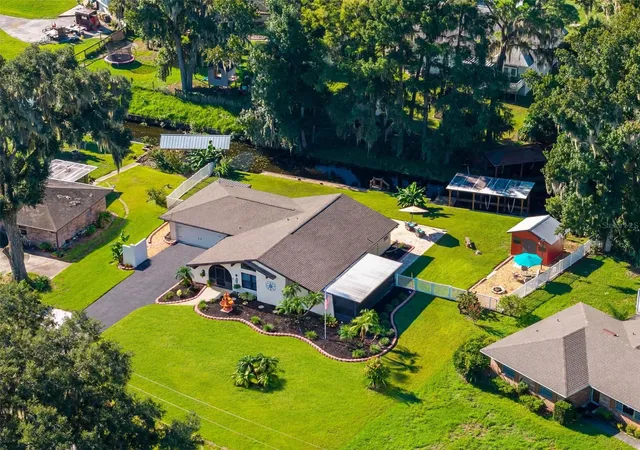 Photo 2 of Single family home for sale at 8106 Spring Dr, Yalaha, FL 34797 | MLS# G5117321 | Listing updated on 2026-10-07
