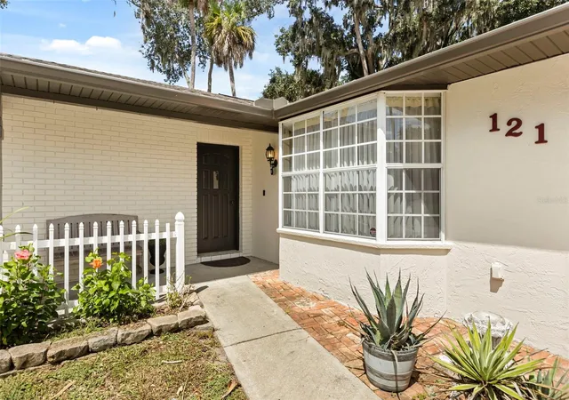 Photo 2 of Single family home for sale at 121 Oak Ridge Ave, Edgewater, FL 32132 | MLS# O6438793 | Listing updated on 2026-09-27