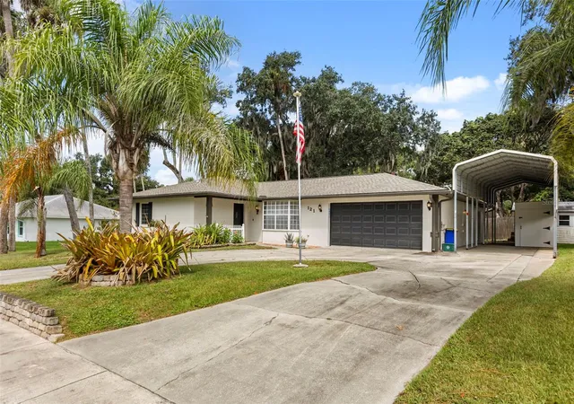 Photo 3 of Single family home for sale at 121 Oak Ridge Ave, Edgewater, FL 32132 | MLS# O6438793 | Listing updated on 2026-09-27