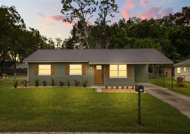 Photo 1 of Sale Pending at 421 Oakhurst St, Altamonte Springs, FL 32701 | MLS# O6438805 | Listing updated on 2026-10-07