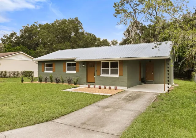 Photo 3 of Sale Pending at 421 Oakhurst St, Altamonte Springs, FL 32701 | MLS# O6438805 | Listing updated on 2026-10-07