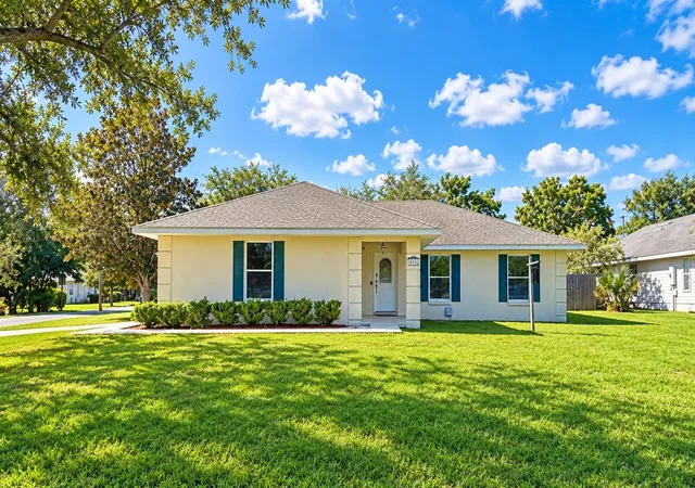 Photo 2 of Single family home for sale at 10752 Anna Belle Ave, Leesburg, FL 34788 | MLS# G5117326 | Listing updated on 2026-10-09