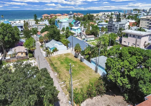 Photo 4 of Single family home for sale at 140 92nd Avenue, Treasure Island, FL 33706 | MLS# TB8545132 | Listing updated on 2026-09-16