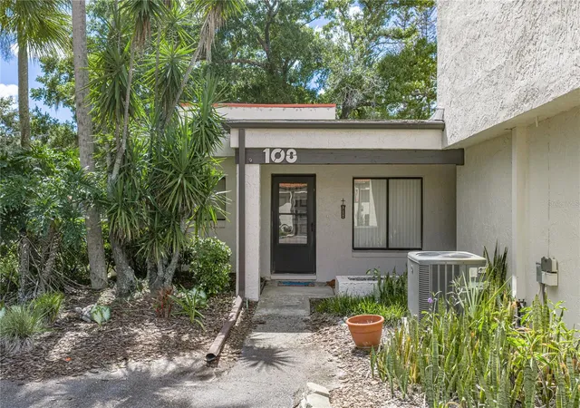 Photo 3 of House for sale at 108 Capri Ct N, Plant City, FL 33566 | MLS# TB8545135 | Listing updated on 2026-09-05