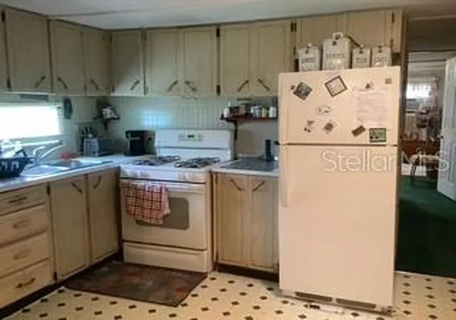 Photo 4 of Manufactured home for sale at 9544 SE 163rd Street, Summerfield, FL 34491 | MLS# OM731613 | Listing updated on 2026-09-05