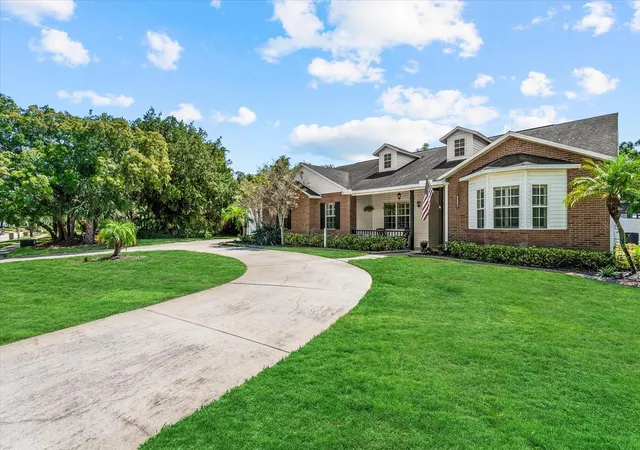 Photo 3 of Single family home for sale at 8805 Crosswood Ct, Riverview, FL 33578 | MLS# TB8545157 | Listing updated on 2026-09-27