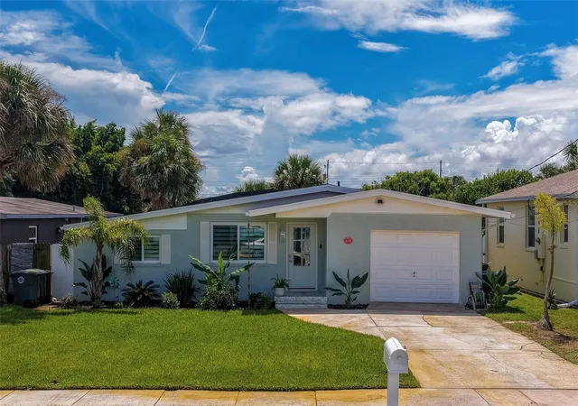 Photo 3 of Single family home for sale at 348 Woodland Ave, Daytona Beach, FL 32118 | MLS# V4951096 | Listing updated on 2026-09-13