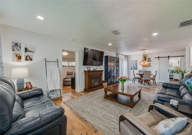 Photo 4 of Single family home for sale at 348 Woodland Ave, Daytona Beach, FL 32118 | MLS# V4951096 | Listing updated on 2026-09-13