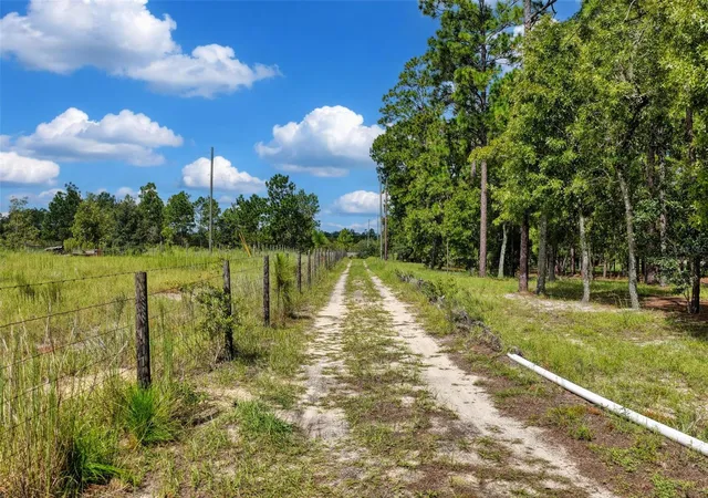 Photo 3 of Manufactured home for sale at 1411 SE State Rd 121, Morriston, FL 32668 | MLS# OM731617 | Listing updated on 2026-09-24