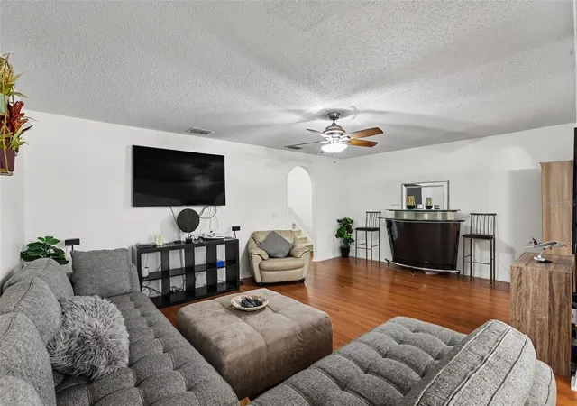 Photo 4 of Townhouse for sale at 4607 Ashburn Sq Dr, Tampa, FL 33610 | MLS# TB8545176 | Listing updated on 2026-09-05