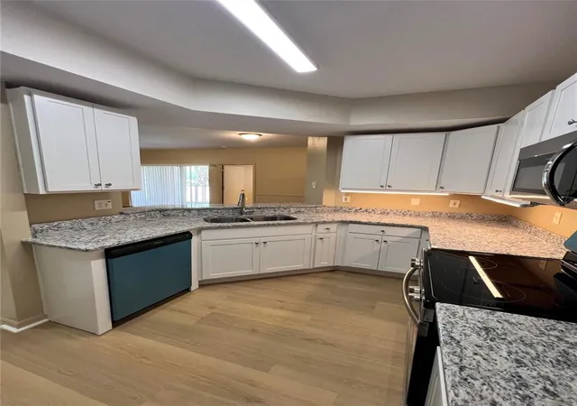 Photo 3 of Condo for sale at 5512 Metrowest Blvd #12-201, Orlando, FL 32811 | MLS# O6438847 | Listing updated on 2026-09-14