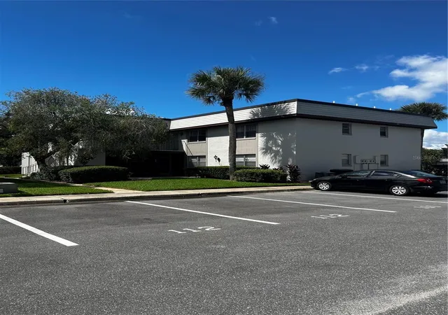 Listing Photo 4 - Condo for sale in building located at 109 Windtree Ln, Winter Garden, FL 34787 - Unit #N