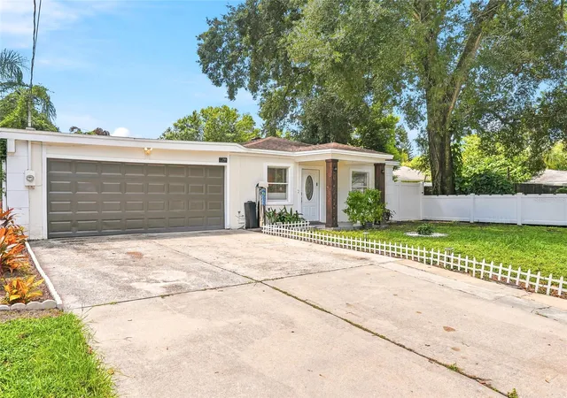 Photo 3 of Single family home for sale at 701 E Crenshaw St, Tampa, FL 33604 | MLS# TB8545198 | Listing updated on 2026-09-08