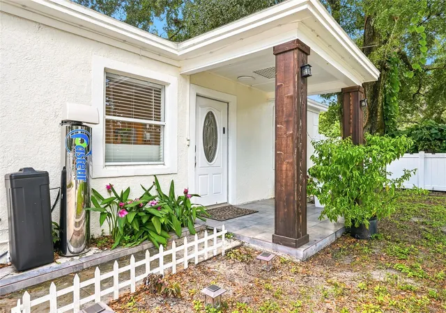 Photo 4 of Single family home for sale at 701 E Crenshaw St, Tampa, FL 33604 | MLS# TB8545198 | Listing updated on 2026-09-08