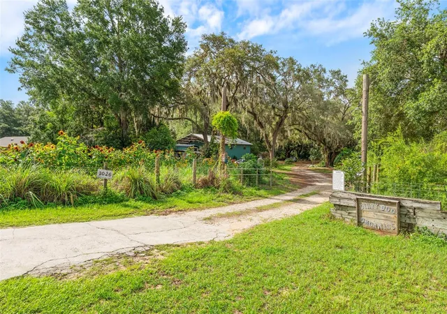 Photo 2 of House for sale at 2016 Lewis Rd, Leesburg, FL 34748 | MLS# O6438858 | Listing updated on 2026-09-28